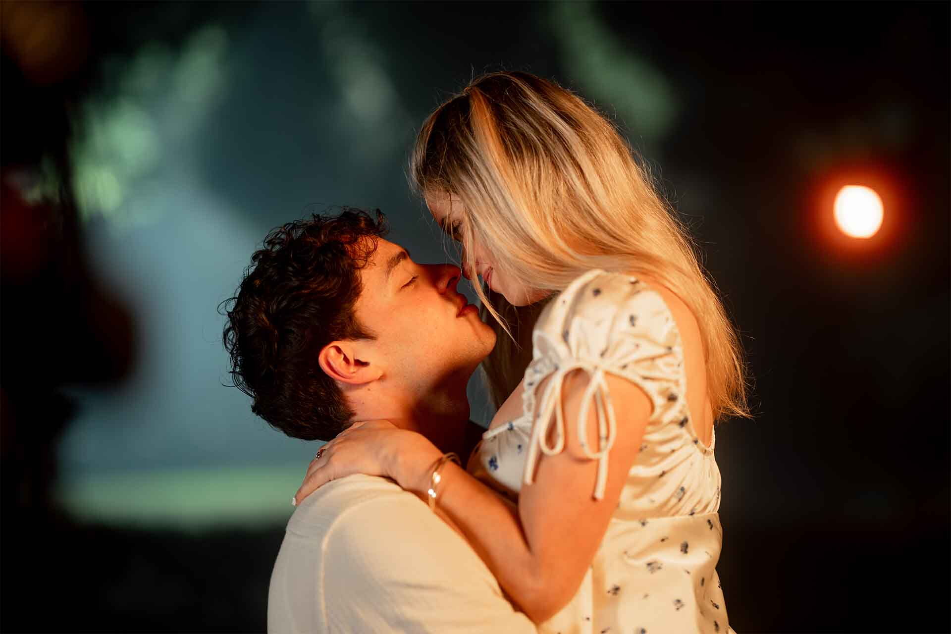 IAF: Szenenbild: Flirten-83